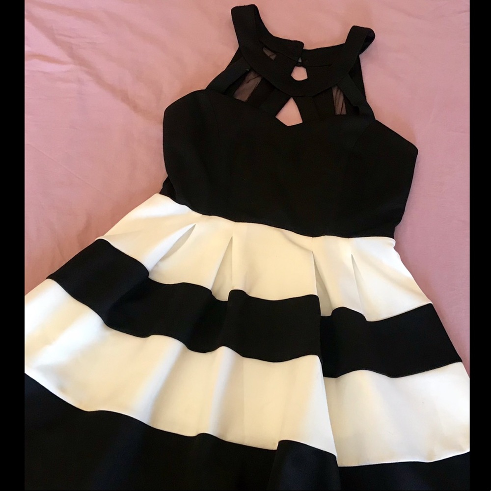 Crystal Doll Junior Sz11 Blk&Wht Fit & Flare Dress